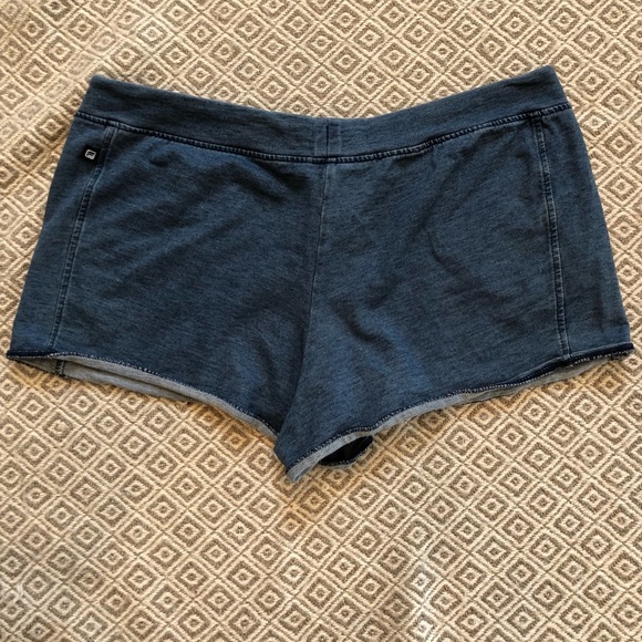 Fabletics Shorts - Picture 2 of 2